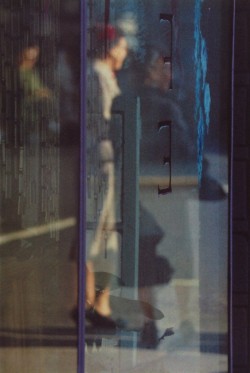 sisterwolf:  Walking - Saul Leiter, 1956