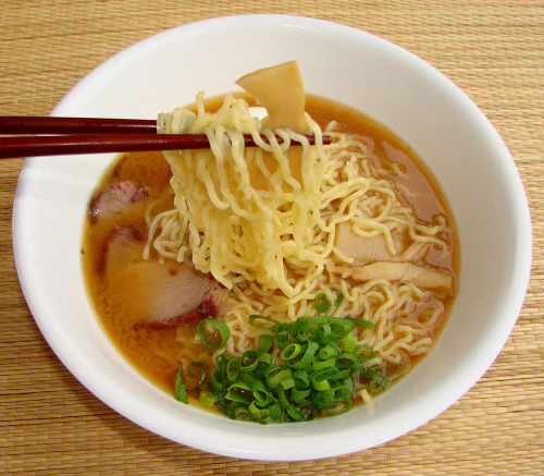 iopele:  qualitytimewithflo:   100 AWESOME RAMEN RECIPES FOR STARVING COLLEGE STUDENTS… OR PEOPLE WHO JUST REALLY LIKE RAMEN.  here are a few ways to spice up your ramen- Imperial Veggie Ramen includes scallions, bamboo shoots, green peppers, Shiitake