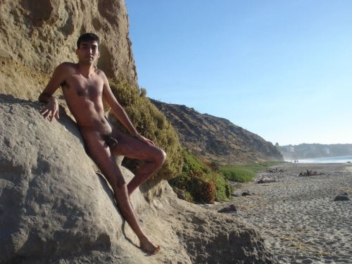 http://homme-tout-nu-2.tumblr.com/post/33761561971