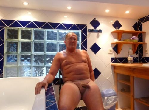http://senioretgay2.tumblr.com/post/22184271344