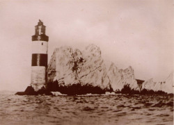 yochanah:  Isle of Wight. the Needles lighthouse. 