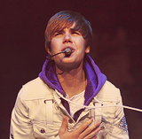 wakeupwithamnesias-deactivated2:  Justin Bieber - My World Tour (2010) 