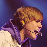 wakeupwithamnesias-deactivated2:  Justin Bieber - My World Tour (2010) 