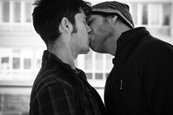 hotgaycouples:  “Close your eyes and kiss