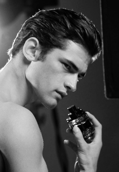 justdropithere:  Sean O’Pry - Viktor&amp;Rolf Spicebomb Ad - Behind The Scenes