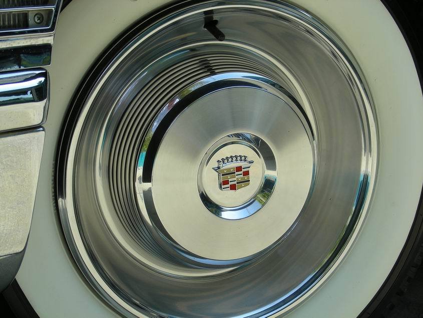 howtobuildatimemachine:
“ “Sombrero” hubcap for 1965 Cadillac
”