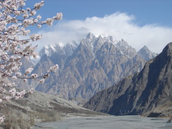 sav3mys0ul:  Pasuu Cathedral, Pakistan -