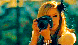 b-ipola-r:  Quando fizer frio, e parecer ser o fim, e não tiver para onde ir, você sabe que eu não desistirei - Avril Lavigne