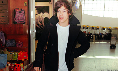 fuckyeahzarry:  Harry at Heathrow Airport; May 1st 2012