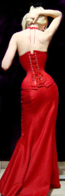 ms-curves:  Gorgeous dress. 