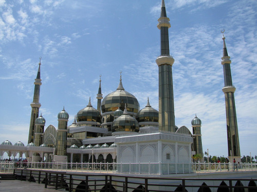The Crystal Mosque in Kuala Terengganu, Malaysia (by besitai).