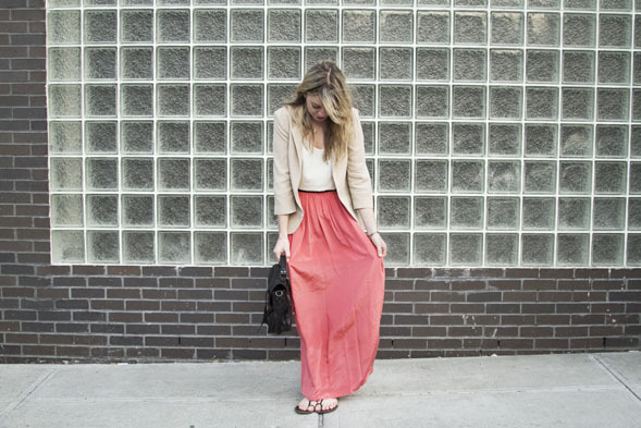 Sonia of the fashion + style blog the “Runway Hippie” wears a SENA Grosgrain Ribbon Maxi Skirt in Coral. There’s also a giveaway on her blog for this skirt and she announces the winner this Friday 5/4! Good luck everyone!
Like Sonia on Facebook and...