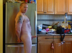 hellooodaddy:  Getyer Roxoff in TO said:  Mmm, mmm, mmmmmmm…A whole lotta straight daddy!!! 