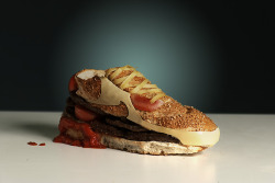 instantjoy:  shoe burger creator: Olle Hemmendorff  esto esta genial @AdorableBipolar