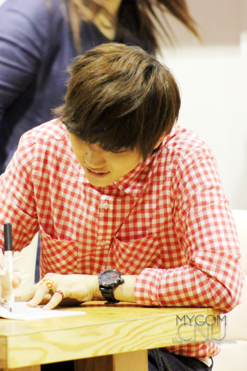 [FANPHOTOS][36P] 120429 #B1A4-Sweet pink mainvo Junghwan at ‘IGNITION’ #9 Fansign