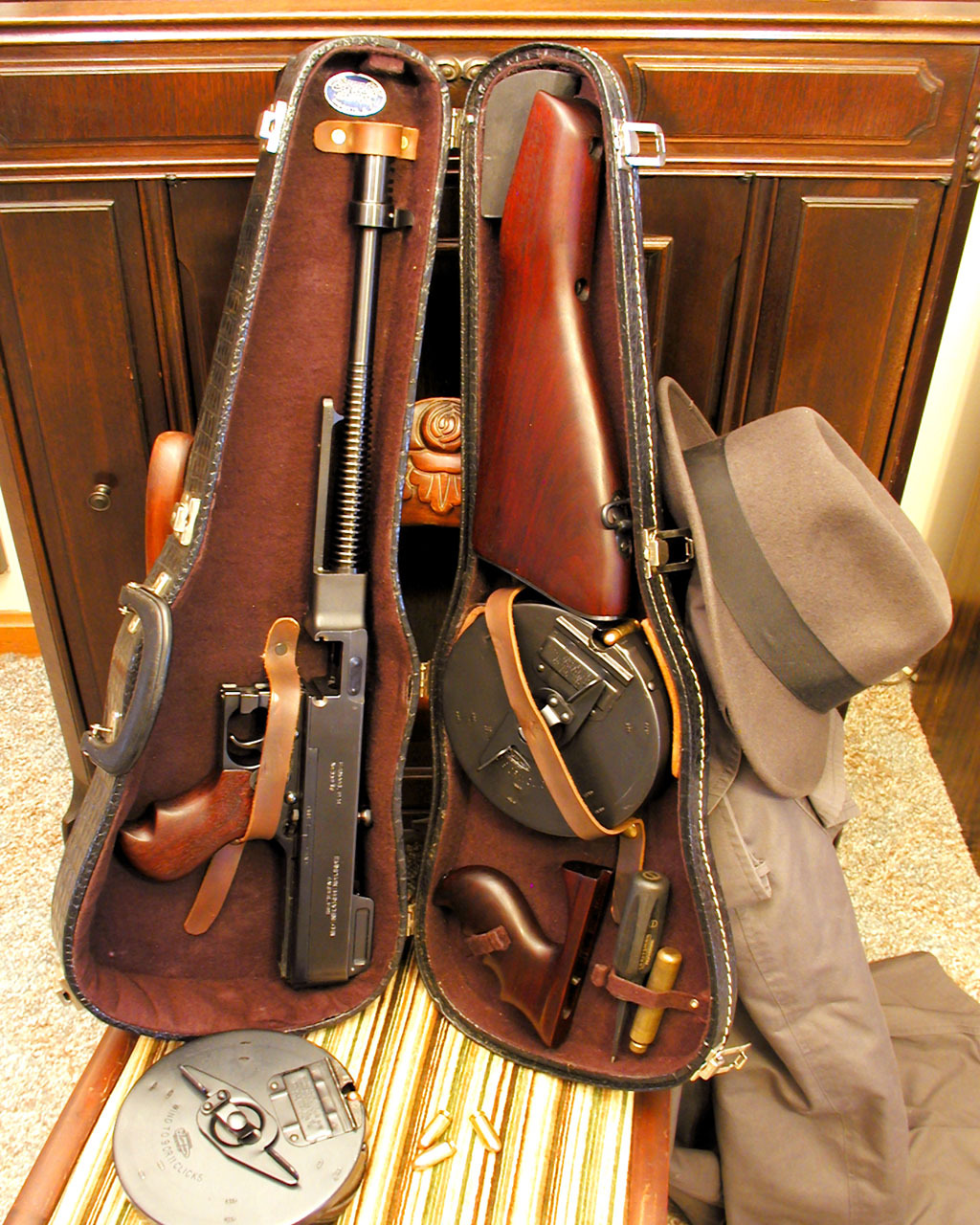 1037135:  bimturba:  a 1928 tommy gun.  need this in my life 
