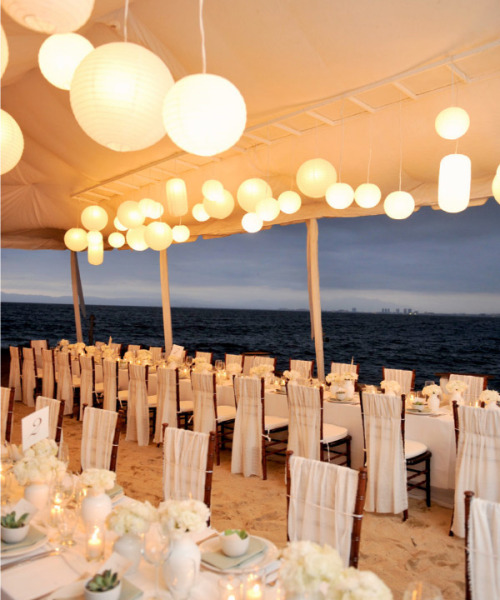 Hanging lightweight and inexpensive paper lanterns for an outdoor canopy wedding