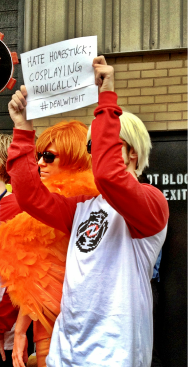 thischick25: what-the-fuck-is-homestuck: what-the-fuck-is-homestuck: Seen at Acen’s 2012 Satur