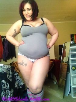 bubbliciousbrie:  bubbliciousbrie:  Rockin the knee socks today  Such a little belly. I like it better now :)