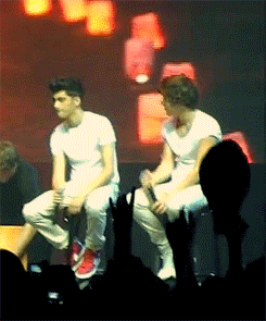 verystyles:  Zarry singing Valarie to eachother