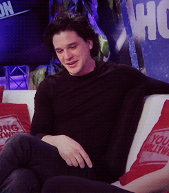 titansdaughter:  When Kit Harington Met Brad Pitt in the Bathroom… (X) 