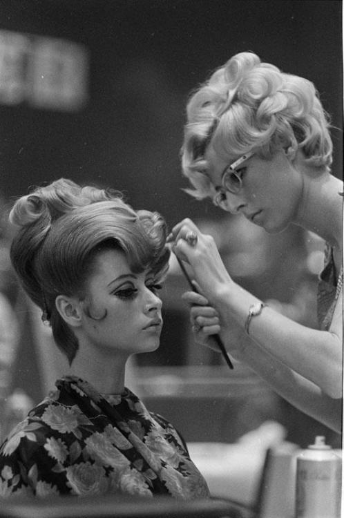 vintagegal:  Hair salon, 1960’s