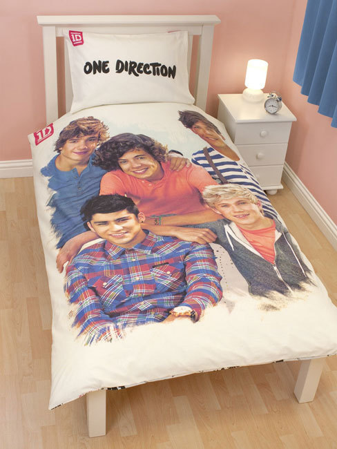 horantheworldcurlz:  mymanslavesonedirection:  gaylenexo:  Dear god.. someone get me this.    you can sleep with one direction omg  The person that owns this would be like ”One Direction is on top of me. every. single. night.” 