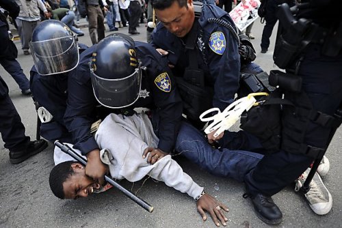  (05-01) 19:30 PDT Oakland – Oakland police clashed repeatedly with Occupy activists Tuesday, 