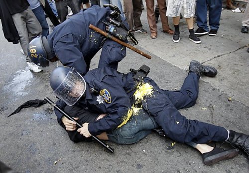  (05-01) 19:30 PDT Oakland – Oakland police clashed repeatedly with Occupy activists Tuesday, 