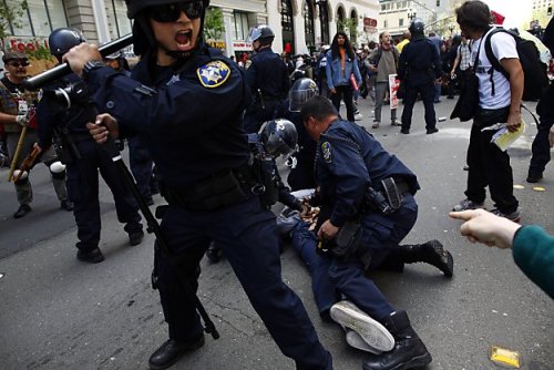  (05-01) 19:30 PDT Oakland – Oakland police clashed repeatedly with Occupy activists Tuesday, 