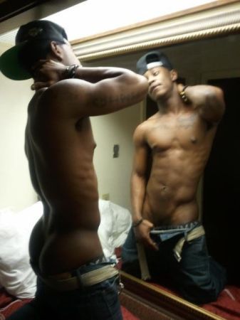 mrskarfase69:  iskeetedthisshit:  sexiassdude:  DAMN O_O  Lol hot  mrskarfase69 