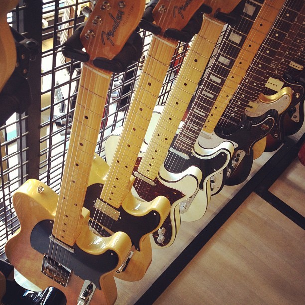 Shopping - #guitar#fender#bologna#telecaster (Scattata con Instagram presso Unione