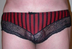 thepantydrawer:  beautifulcds:  Red, see you what I see?  Yes!! 