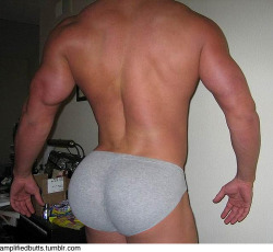 amplifiedbutts:  Sit on my face and suffocate me…