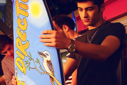  Zayn checking out his board. 