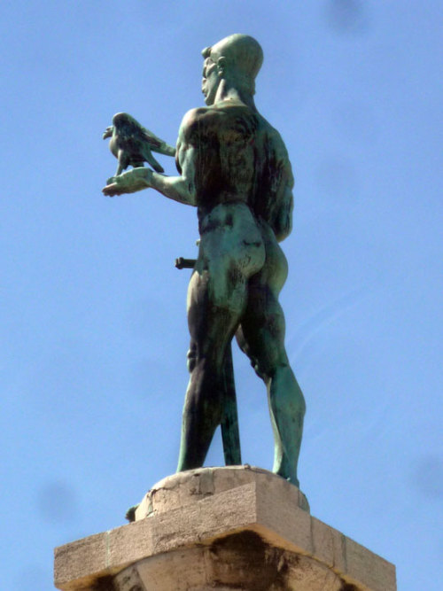 Победник/Pobednik - the macho symbol of Belgrade (big butt is a national Serbian treasure)