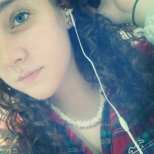 They sent me the wrong headphones. But at least they’re still pretty and they block out bitches :3