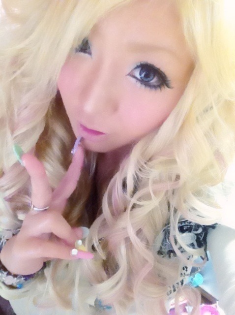 team-gyaru:  bloodypantsu:  dis barbie bitch psh ihy  (via imgTumble)