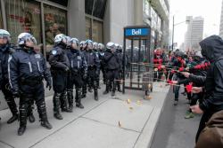 dezerayah:  aboshtet:  codys-so-mpreg:  sasscrackers:  platosatlantis:  Montreal student protesters baiting riot police with donuts.  aaaaand heres canada  omfg  Better quality photo Bless my fucking country.  im cry 