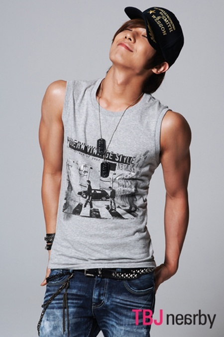 everydayiswonderland:  arms Joon so sexzy    MY FEELINGS OHMYJESUS AGSHSKAOALAOALAK