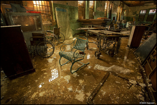 librarybear:  MT Psychiatric Center, NY by Martino ~ NL on Flickr. 