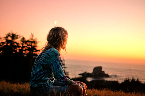 caminhandopelohorizonte-blog:  Posso sentir as lagrimas escorrendo sobre meu rosto..