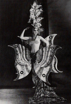 bananaskirt:  Les Folies Bergère - 1909