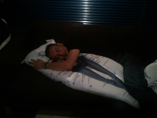 nurutu-sand-ninjas:  Fukumoto cuddling an Akagi dakimakura. No greater photo exists