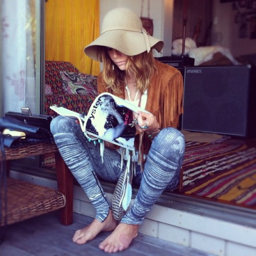 spellandthegypsycollective:Downtime on the shoot, Georgia kicking back in the Naskapi leggings and O