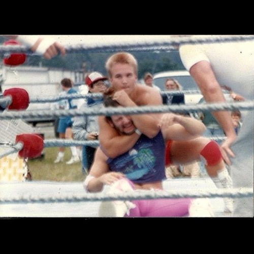 Throwback of my Dad wrestling 💪#daddysgirl #wrestling #80s  (Taken with instagram)