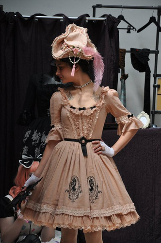 ceramicsamurai:  pardonmybloomers:  hipsterloli:        Fidel David,a valencian  kodona and lolita designer   Oh my goodness, that music note skirt. <3  TAKE NOTES!  GIMMIE DAT HAT