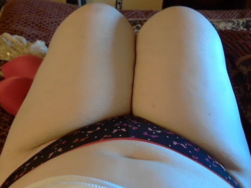 linslusts:  linslusts:  Cherry for sure.   Thighs.