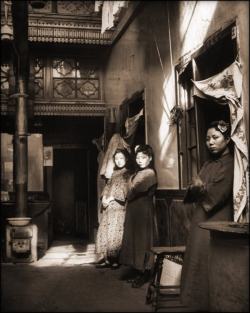 abovetheseafilm:  a scene from old Foochow Road (now Fuzhou Rd). 