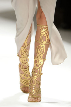    lattice in gold high heel shoes 